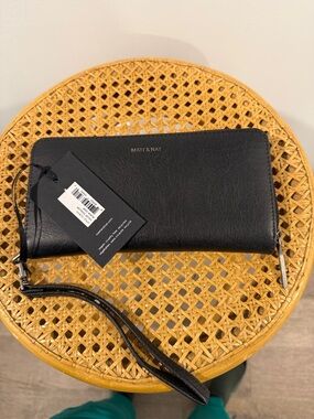 Matt & Nat Black Vegan Leather Wristlet Wallet with Detachable Strap